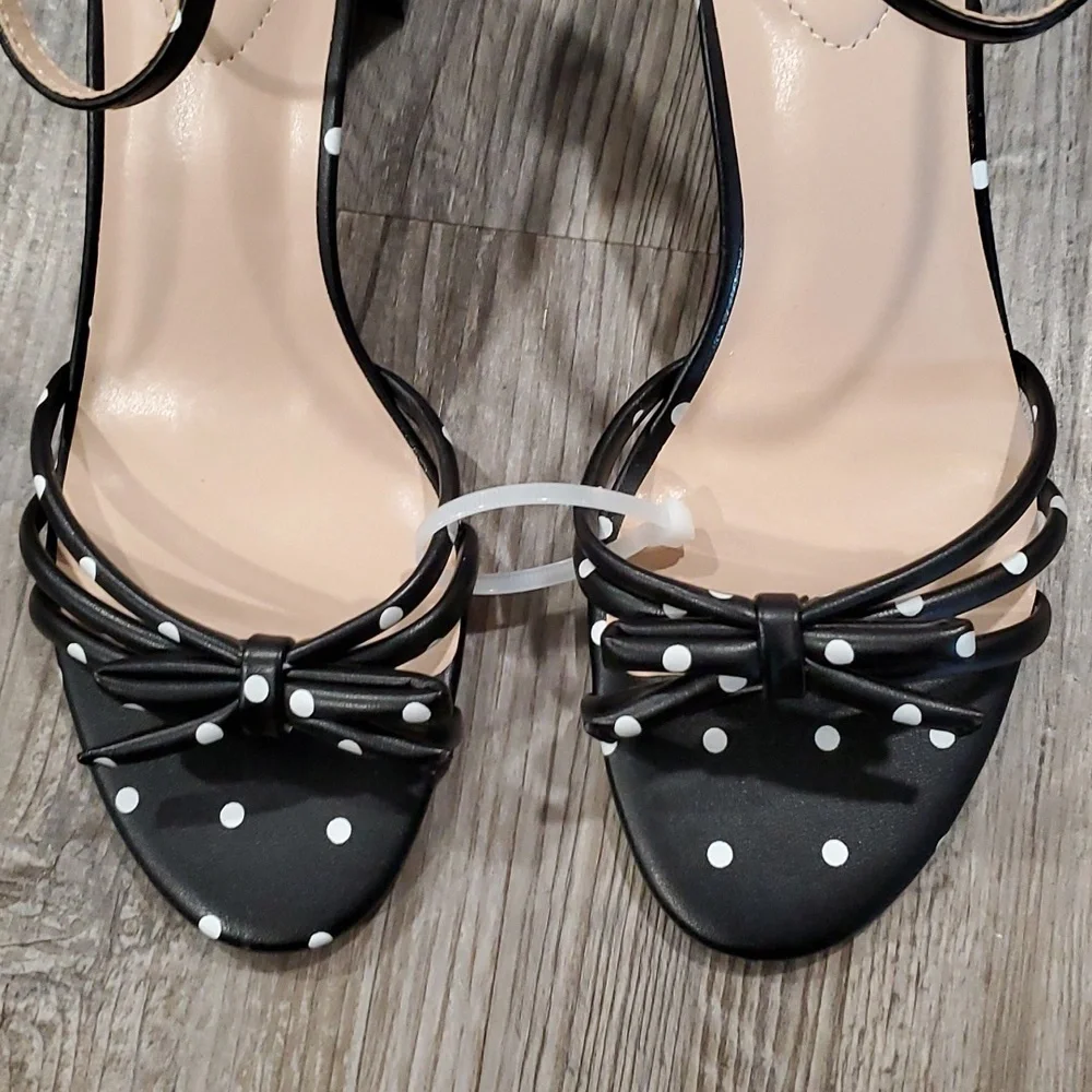 Bandolino Paisler Sandal Size 8.5